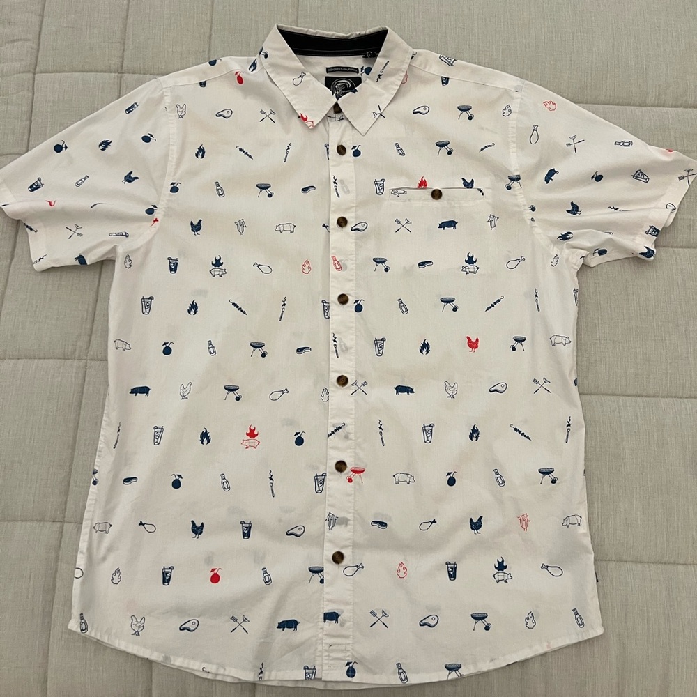 O’Neill men’s button up shirt sleeve shirt with BBQ/grill designs.